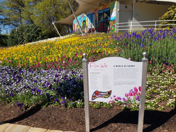 Sign in front of flower bed at Floriade